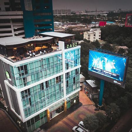 Zazz Urban Bangkok Hotel Екстериор снимка
