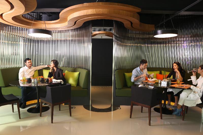 Zazz Urban Bangkok Hotel Екстериор снимка