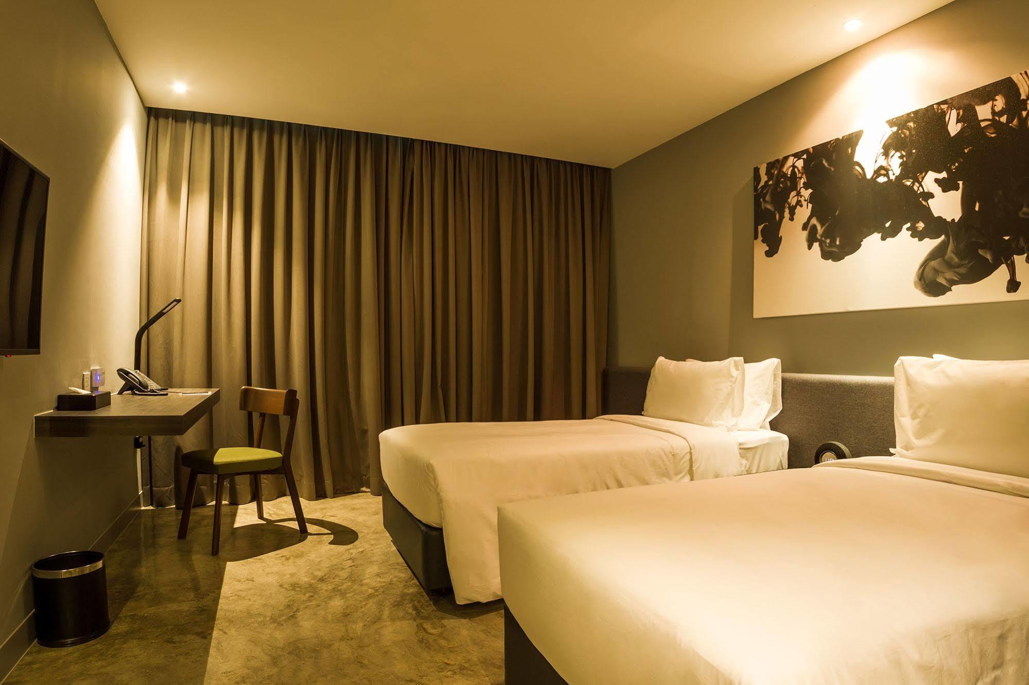 Zazz Urban Bangkok Hotel Екстериор снимка